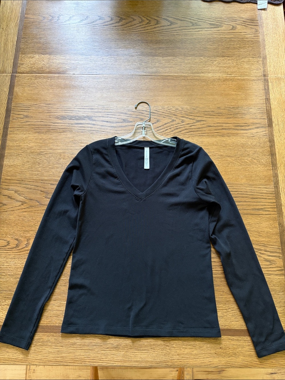 Athleta Women’s Long Sleeve V-Neck Top - Black